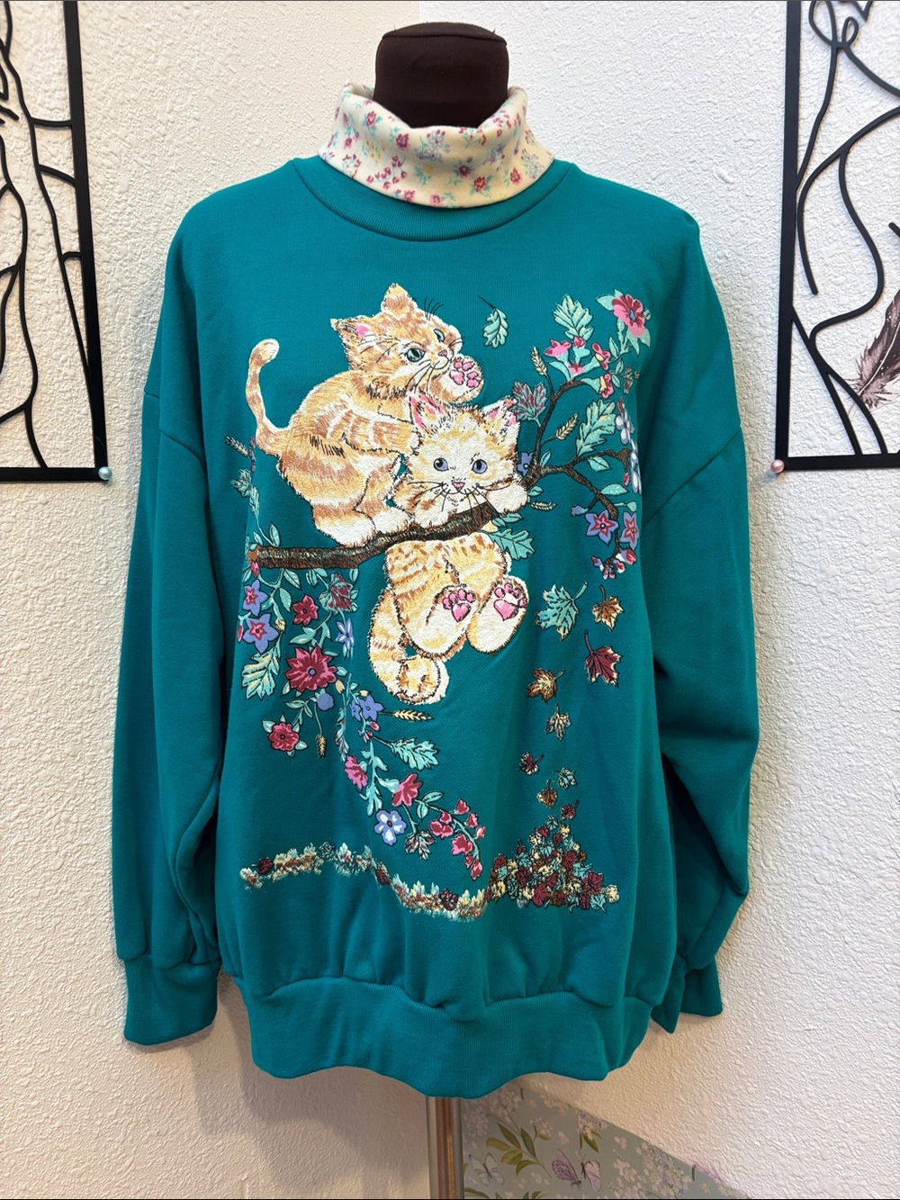 Vintage 1990’s Basic Editions teal green mock neck kitten sweatshirt. Size XL